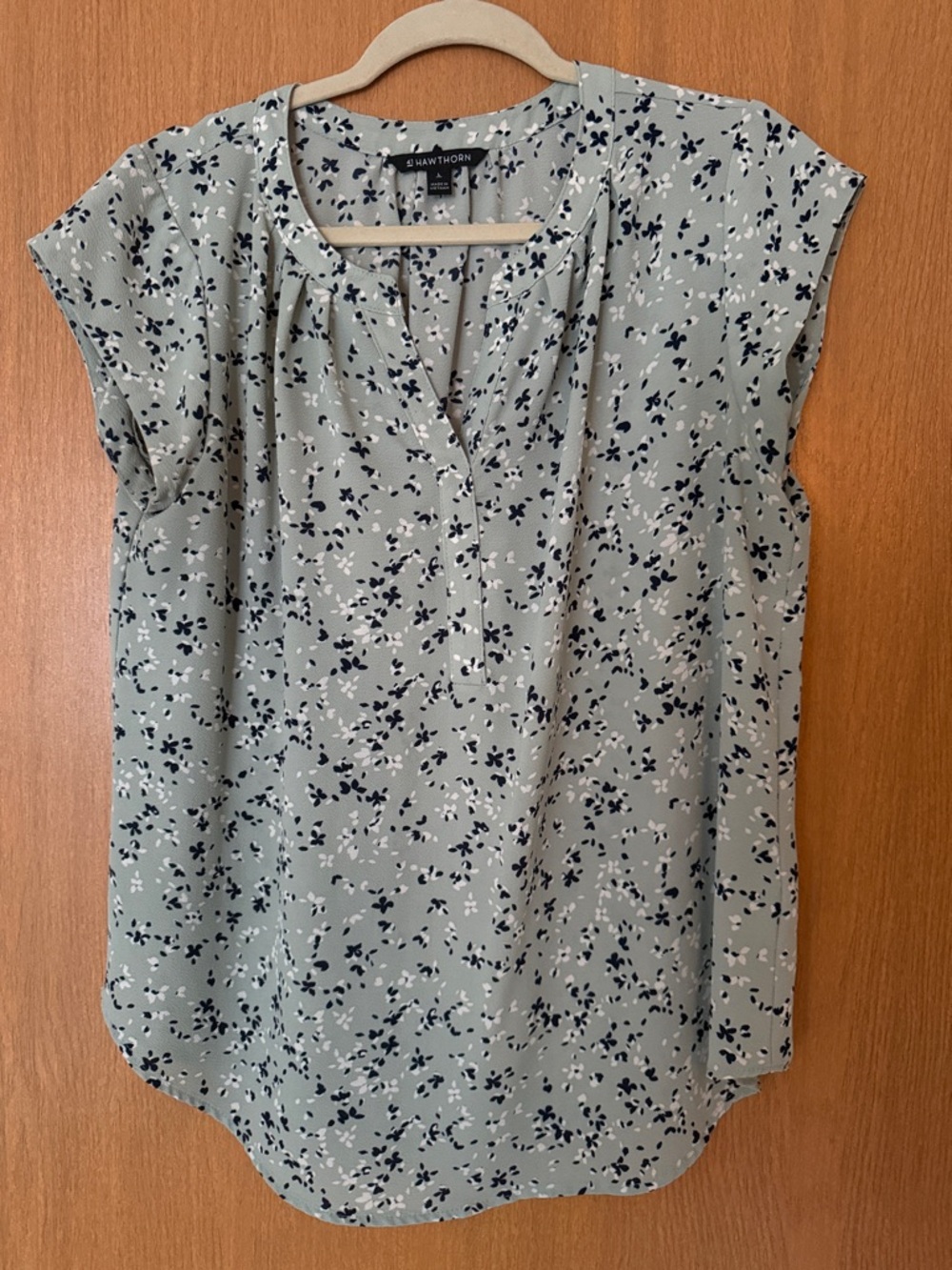 41 Hawthorn Blue Floral Split‑Neck Blouse – Size Large